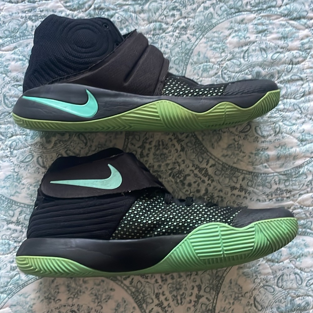 Nike Kyrie 2 Green Glow 2016 Size 13.5 Used 819583-007